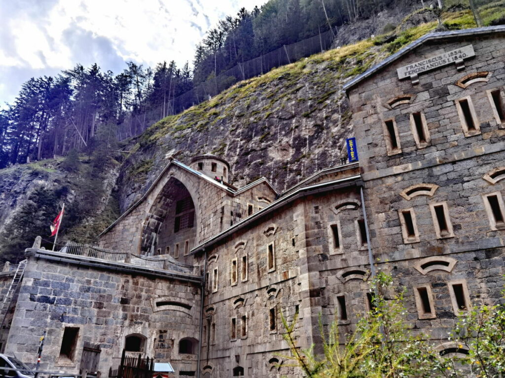 Direkt am Reschenpass - die Festung Nauders mit dem Panzermuseum