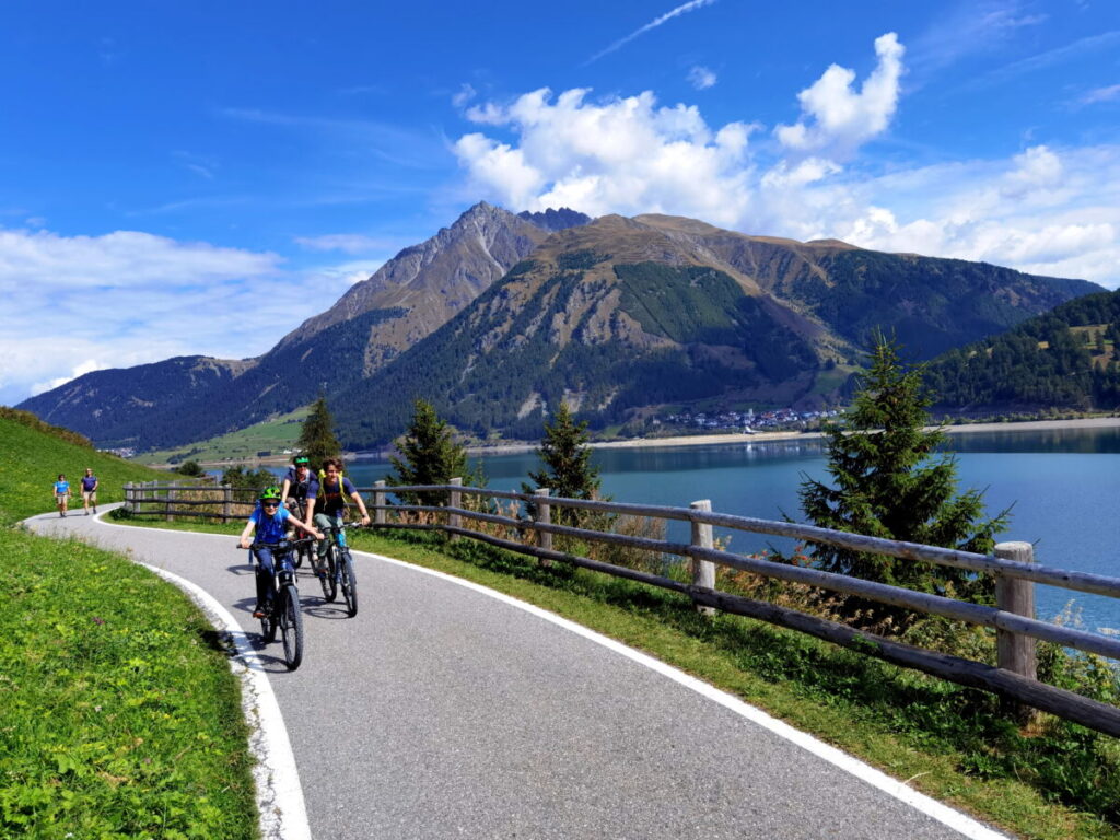Reschensee Rundweg Fahrrad - die entspannte Variante, einmal rund um den See zu kommen